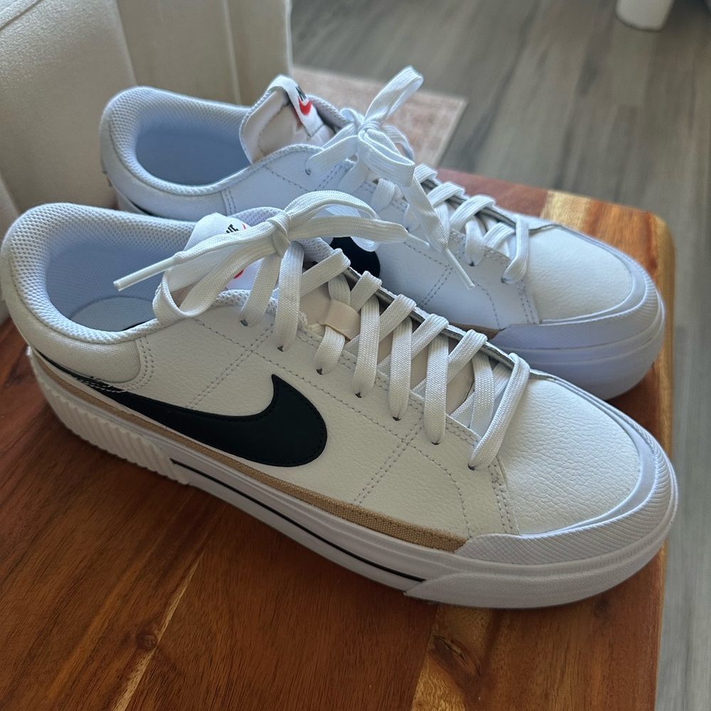 Nike Men's White and Black Sneakers